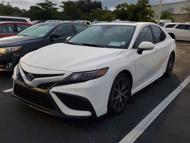 2022 Toyota Camry Hybrid SE