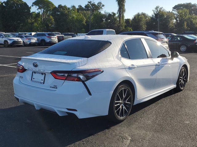 2022 Toyota Camry Hybrid SE