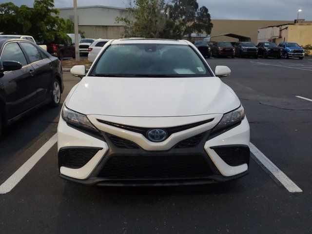 2022 Toyota Camry Hybrid SE