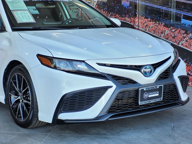 2022 Toyota Camry Hybrid SE