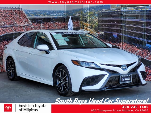 2022 Toyota Camry Hybrid SE