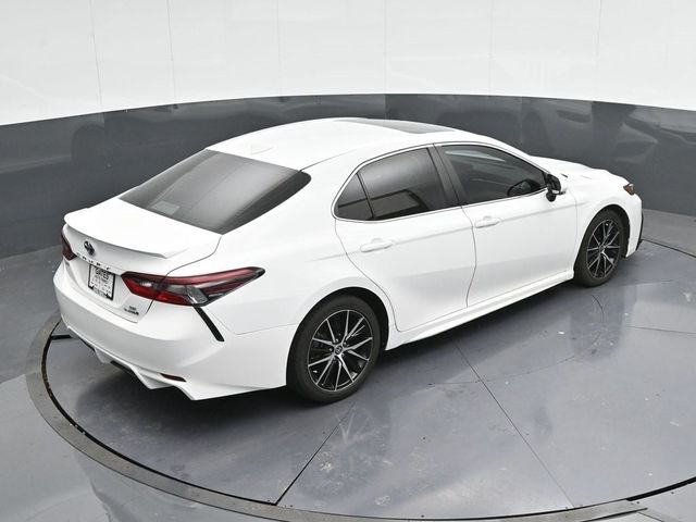 2022 Toyota Camry Hybrid SE