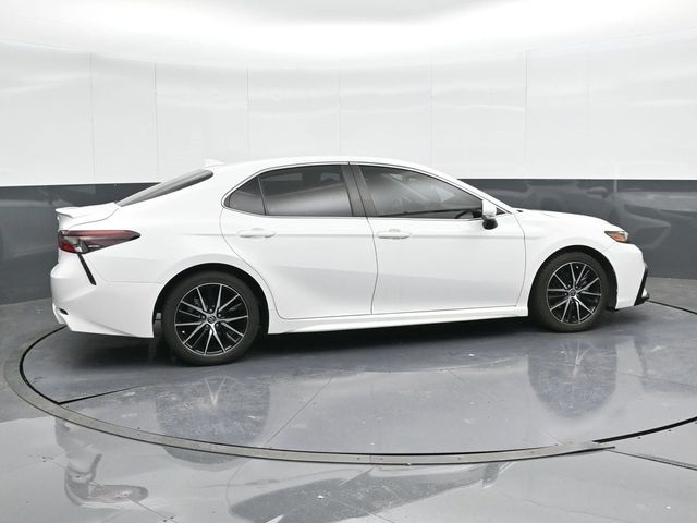 2022 Toyota Camry Hybrid SE