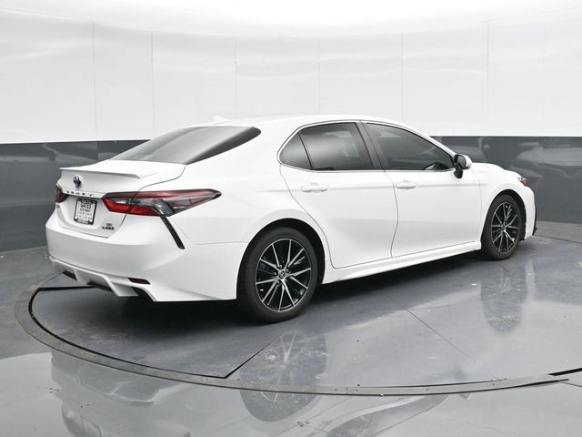 2022 Toyota Camry Hybrid SE