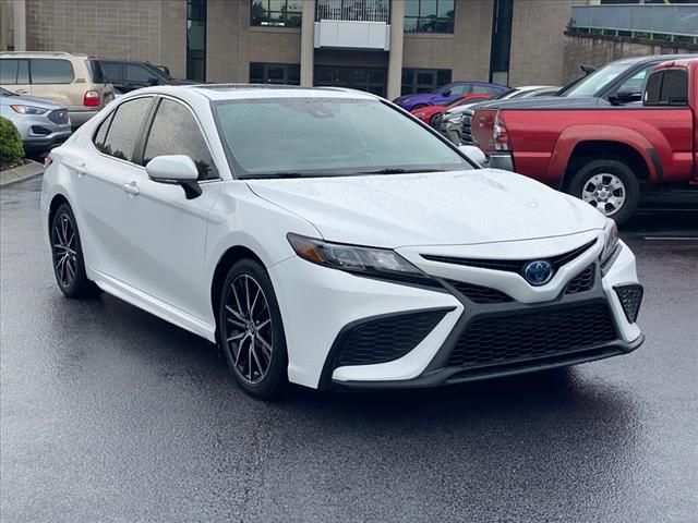 2022 Toyota Camry Hybrid SE