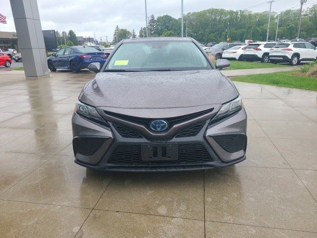 2022 Toyota Camry Hybrid SE