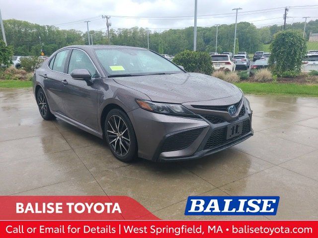 2022 Toyota Camry Hybrid SE