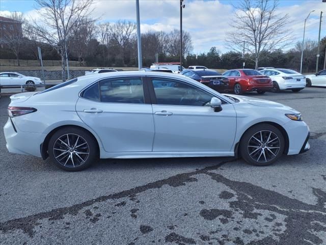 2022 Toyota Camry Hybrid SE