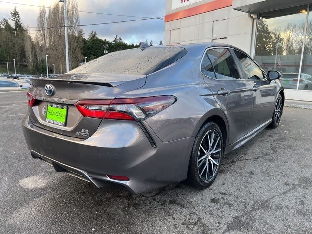 2022 Toyota Camry Hybrid SE