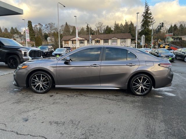 2022 Toyota Camry Hybrid SE