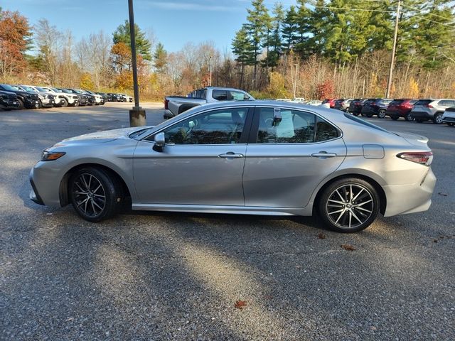 2022 Toyota Camry Hybrid SE