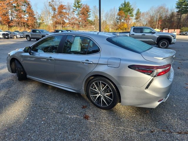 2022 Toyota Camry Hybrid SE