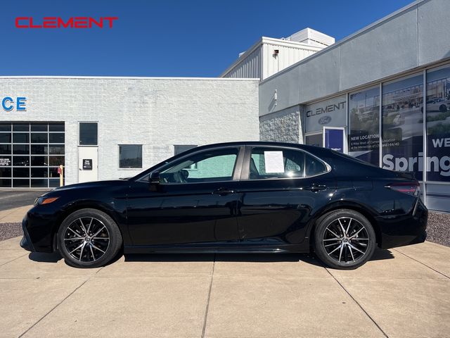 2022 Toyota Camry Hybrid SE