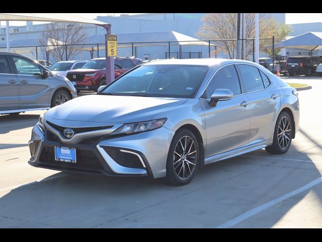 2022 Toyota Camry Hybrid SE