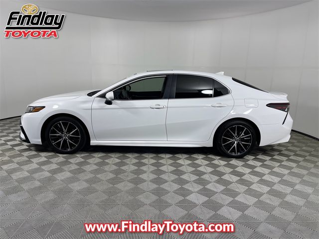 2022 Toyota Camry Hybrid SE