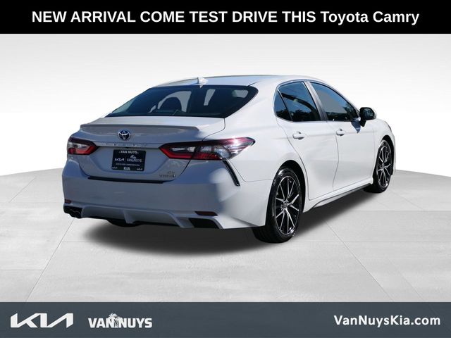 2022 Toyota Camry Hybrid SE