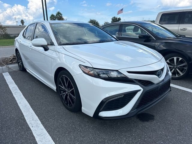 2022 Toyota Camry Hybrid SE