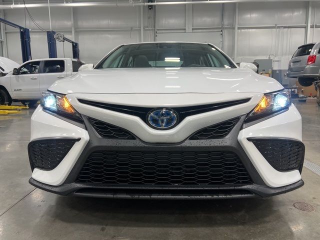 2022 Toyota Camry Hybrid SE