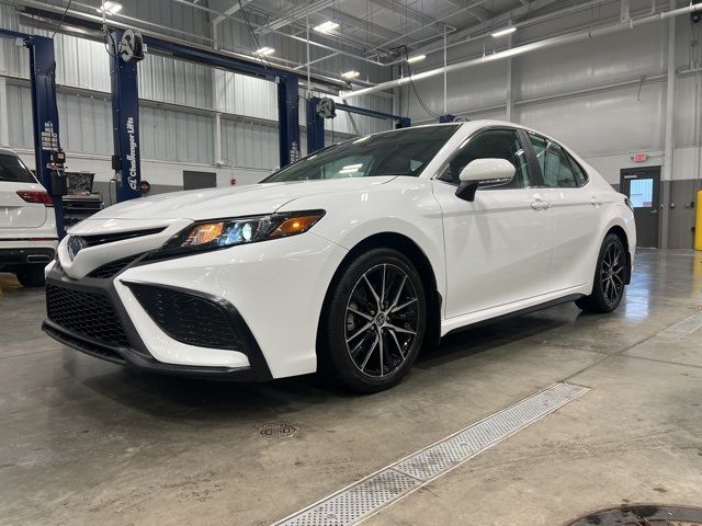 2022 Toyota Camry Hybrid SE