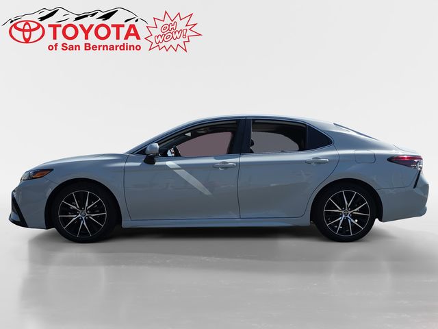 2022 Toyota Camry Hybrid SE