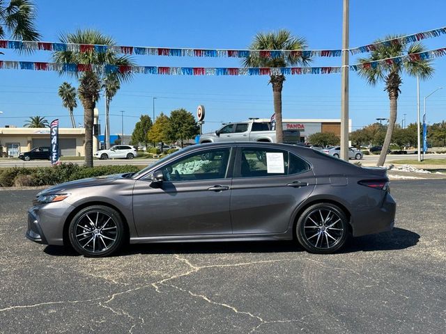 2022 Toyota Camry Hybrid SE