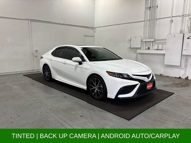 2022 Toyota Camry Hybrid SE