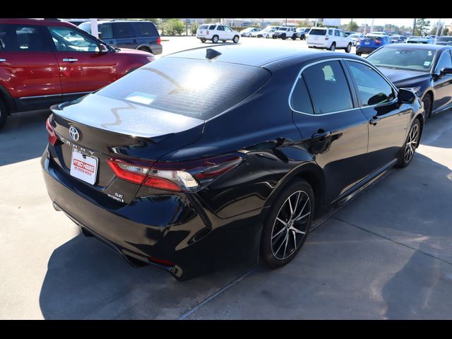 2022 Toyota Camry Hybrid SE