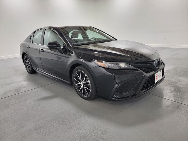 2022 Toyota Camry Hybrid SE