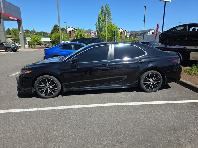 2022 Toyota Camry Hybrid SE