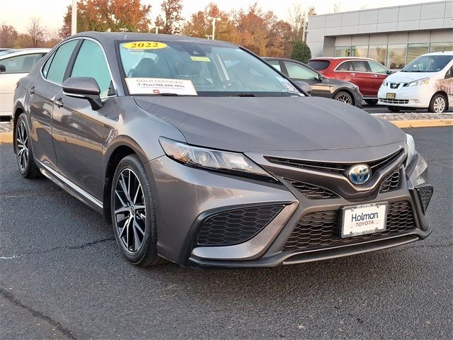 2022 Toyota Camry Hybrid SE