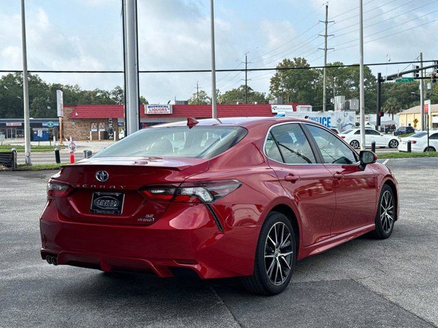 2022 Toyota Camry Hybrid SE