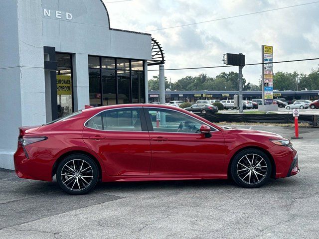 2022 Toyota Camry Hybrid SE