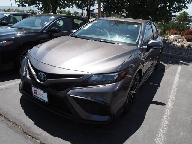 2022 Toyota Camry Hybrid SE