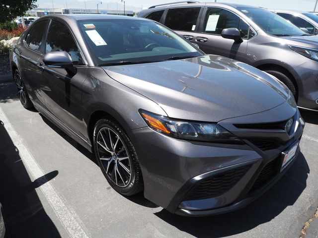 2022 Toyota Camry Hybrid SE