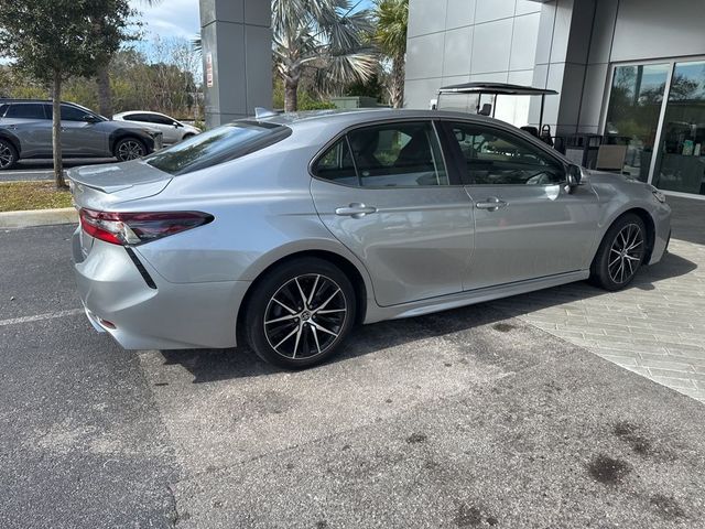 2022 Toyota Camry Hybrid SE