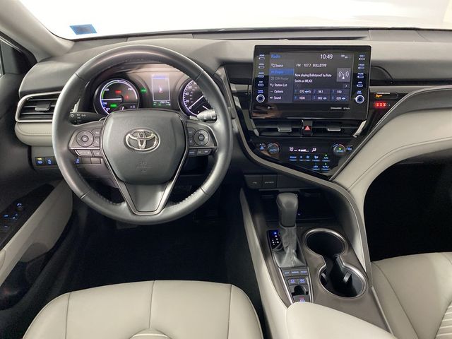 2022 Toyota Camry Hybrid SE