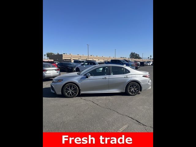 2022 Toyota Camry Hybrid SE