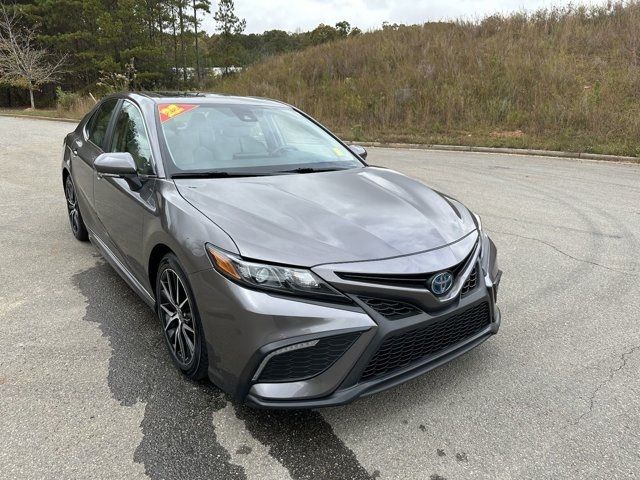 2022 Toyota Camry Hybrid SE