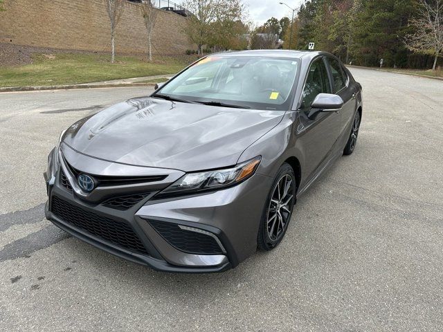 2022 Toyota Camry Hybrid SE