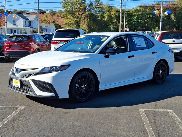 2022 Toyota Camry Hybrid SE