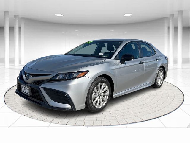 2022 Toyota Camry Hybrid SE