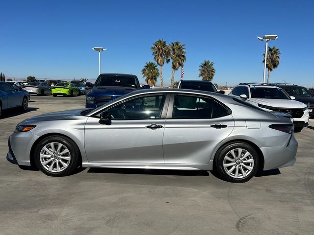 2022 Toyota Camry Hybrid SE