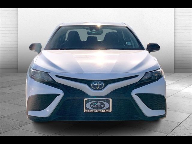 2022 Toyota Camry Hybrid SE