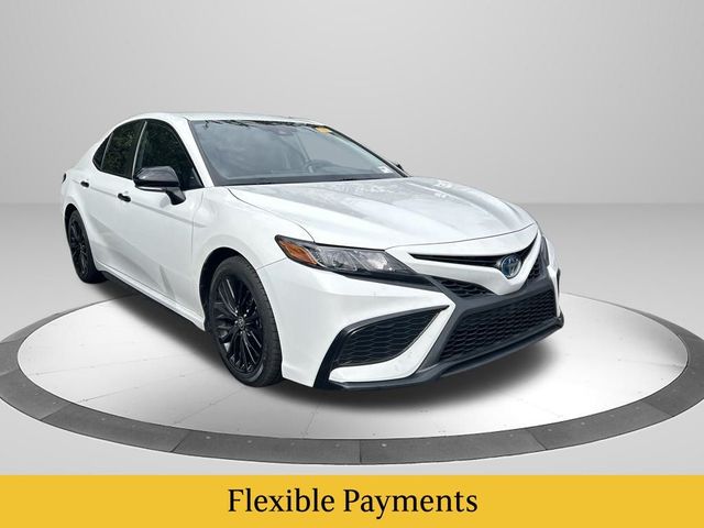 2022 Toyota Camry Hybrid SE