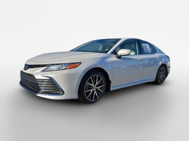 2022 Toyota Camry Hybrid XLE