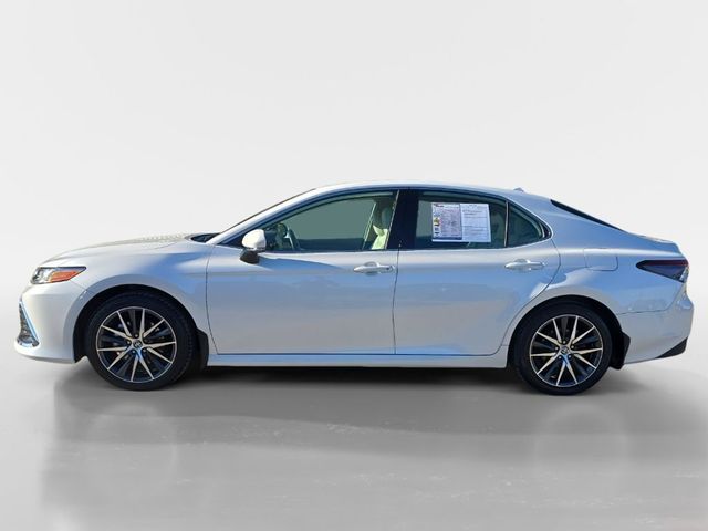 2022 Toyota Camry Hybrid XLE