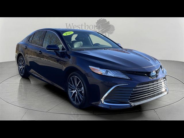 2022 Toyota Camry Hybrid XLE