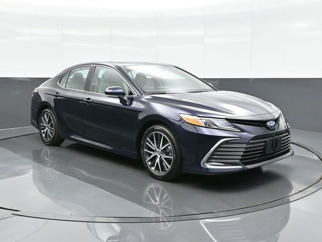 2022 Toyota Camry Hybrid XLE