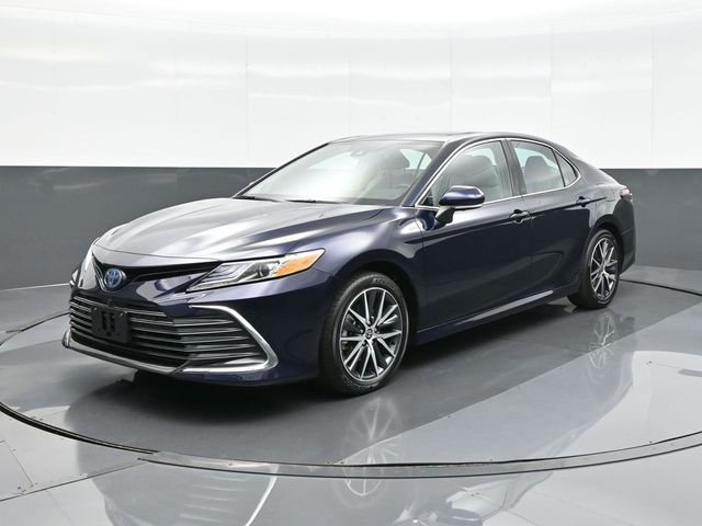 2022 Toyota Camry Hybrid XLE