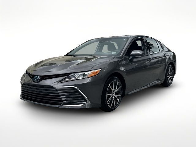 2022 Toyota Camry Hybrid XLE